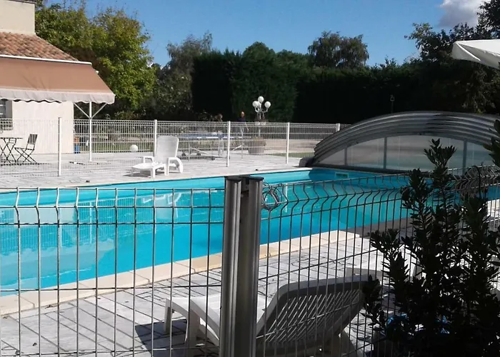 Πανσιόν Le Cabassou Du Medoc 3*